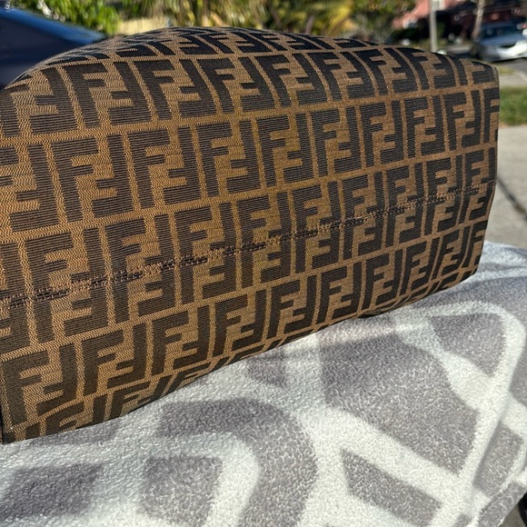 Fendi bag great condition - Picture 6 of 11